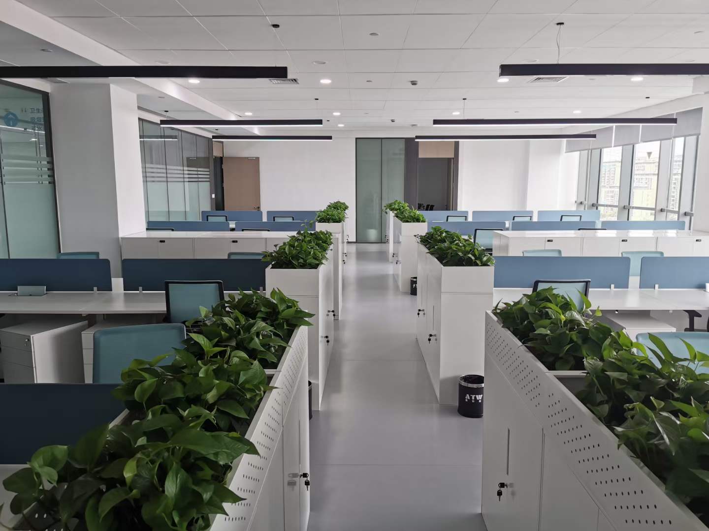 办公家具工程案例员工桌椅